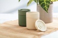 054980c-00 Kubek ceramiczny w silikonowej obudowie