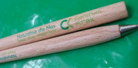 10612100f Długopis z drewna naturalnego